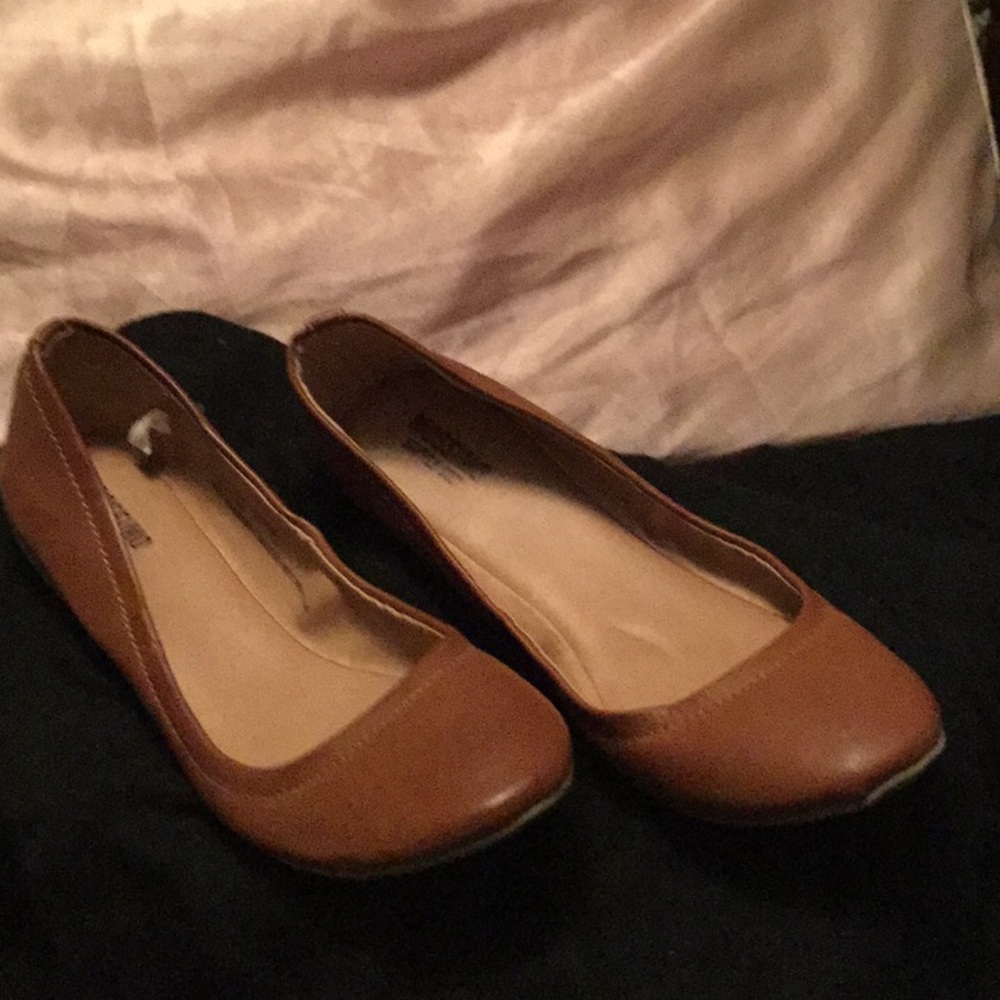 🌞 2x$15 Nice flats Mossimo Tan 🥿